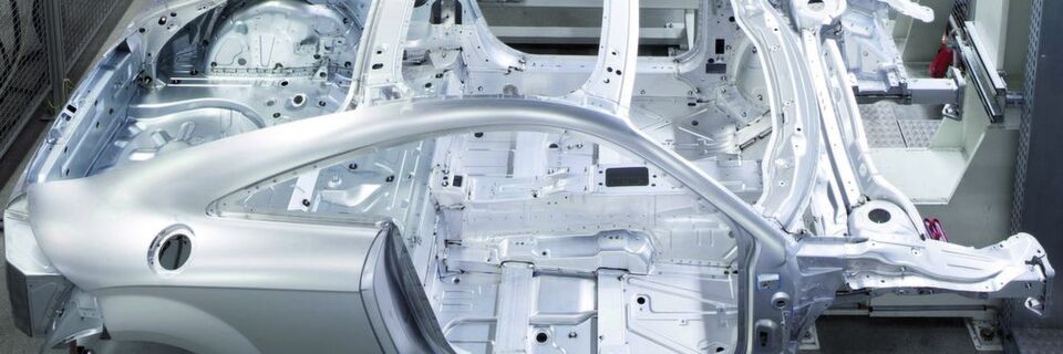 Autobau ist Blechbearbeitung wie sie im Buche steht. Autobau ist Blechbearbeitung wie sie im Buche steht.
