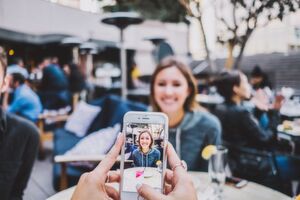 In der heutigen Informationsflut ist es eine Herausforderung für Unternehmen, aus der Masse an Angeboten herauszustechen. In der heutigen Informationsflut ist es eine Herausforderung für Unternehmen, aus der Masse an Angeboten herauszustechen.