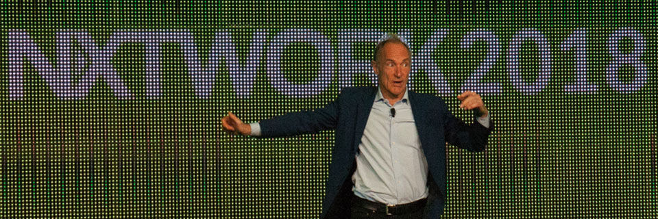 Mitreißendes Vortragsprogramm: Mit Sir Tim Berners-Lee holte Juniper den Erfinder des World Wide Web auf die Bühne. Mitreißendes Vortragsprogramm: Mit Sir Tim Berners-Lee holte Juniper den Erfinder des World Wide Web auf die Bühne.