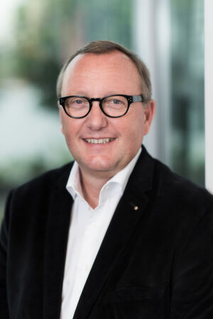 Karl-Heinz Land, Buchautor und CEO der Kölner Beratungsagentur neuland: „Meine These ist: Die Blockchain verändert alles, nicht nur das IoT.“ Karl-Heinz Land, Buchautor und CEO der Kölner Beratungsagentur neuland: „Meine These ist: Die Blockchain verändert alles, nicht nur das IoT.“