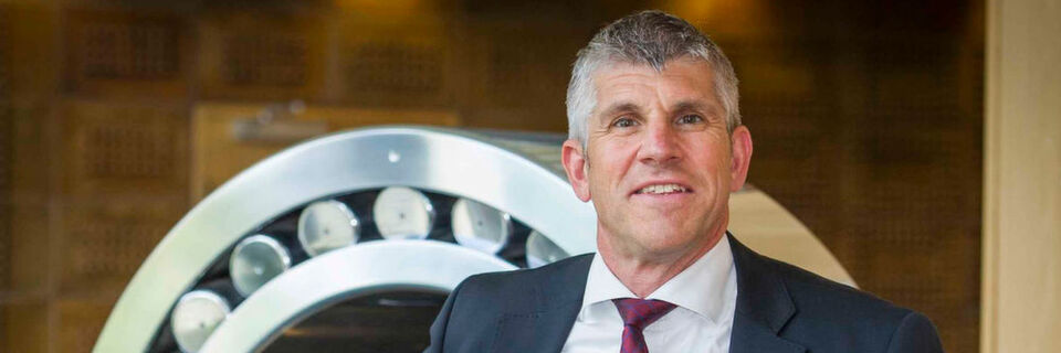 Christian Johansson, Senior Vice President und Chief Financial Officer des SKF Konzerns: „Unsere Maßnahmen zur Konzentration auf das Kerngeschäft rund um rotierende Wellen haben in den letzten drei Jahren rund 682 Mio. Euro generiert.“ Christian Johansson, Senior Vice President und Chief Financial Officer des SKF Konzerns: „Unsere Maßnahmen zur Konzentration auf das Kerngeschäft rund um rotierende Wellen haben in den letzten drei Jahren rund 682 Mio. Euro generiert.“