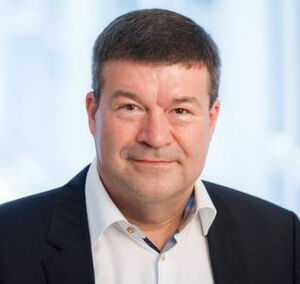 Dirk Kretzschmar ist der Geschäftsführer bei TÜV-IT: „Wir freuen uns, dass wir VMware als neuen Kunden gewinnen konnten, weil er sich für eine solche intensive Evaluierung und Zertifizierung entschieden hat.“ Dirk Kretzschmar ist der Geschäftsführer bei TÜV-IT: „Wir freuen uns, dass wir VMware als neuen Kunden gewinnen konnten, weil er sich für eine solche intensive Evaluierung und Zertifizierung entschieden hat.“