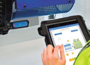 Der Quick-Collect-Sensor von SKF liefert Daten, die dann in der zugehörigen App mobil ausgelesen werden können. Der Quick-Collect-Sensor von SKF liefert Daten, die dann in der zugehörigen App mobil ausgelesen werden können.