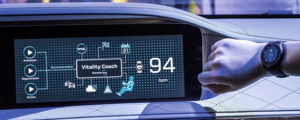 Vernetzt mit dem Auto: Sensoren in Sitzen, im Lenkrad und der Uhr sammeln Vitaldaten der Insassen. Vernetzt mit dem Auto: Sensoren in Sitzen, im Lenkrad und der Uhr sammeln Vitaldaten der Insassen.