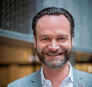 Till Kästner, COO von Artisense: "Für die Smart City – die vernetzte Stadt – mit sicheren, autonomen und selbstlernenden Systemen braucht es das Wissen, die Erfahrung und das Zusammenspiel vieler." Till Kästner, COO von Artisense: "Für die Smart City – die vernetzte Stadt – mit sicheren, autonomen und selbstlernenden Systemen braucht es das Wissen, die Erfahrung und das Zusammenspiel vieler."
