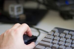 Eine der interessantesten Technologien innerhalb der Biometrie ist die Analyse von Mausbewegungen. Eine der interessantesten Technologien innerhalb der Biometrie ist die Analyse von Mausbewegungen.