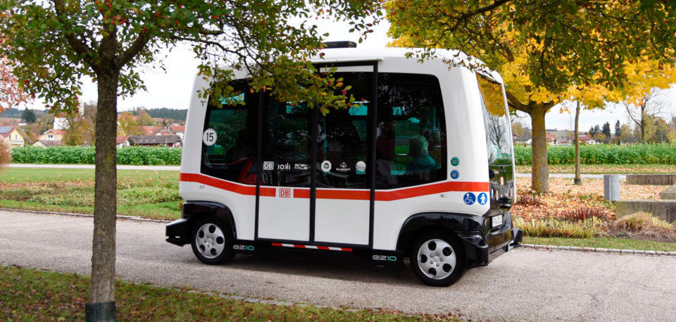 Bayern, Bad Birnbach: Der autonom fahrender Minibus ist Teil eines Pilotprojekts der Deutschen Bahn. Bayern, Bad Birnbach: Der autonom fahrender Minibus ist Teil eines Pilotprojekts der Deutschen Bahn.