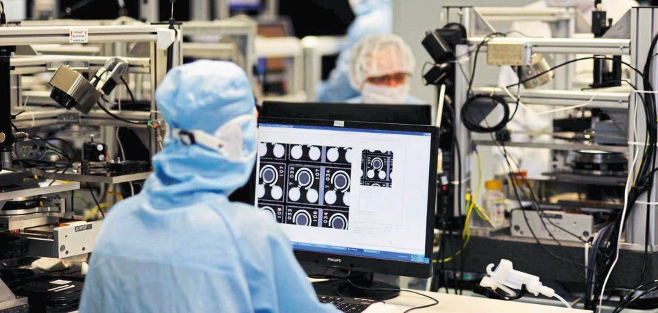 Mit der Übernahme von Philips Photonics setzt Trumpf auf neue Geschäftsfelder wie Sensorik und Photonik zur Datenübertragung. Mit der Übernahme von Philips Photonics setzt Trumpf auf neue Geschäftsfelder wie Sensorik und Photonik zur Datenübertragung.