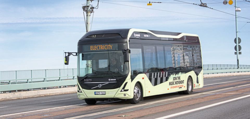 Die Lithium-Ionen-Eisenphosphat-Batterien einiger Volvo-Elektrobusse finden derzeit im Rahmen eines Forschungsprojektes Wiederverwendung in stationären Speicheranlagen für Solarenergie. Die Lithium-Ionen-Eisenphosphat-Batterien einiger Volvo-Elektrobusse finden derzeit im Rahmen eines Forschungsprojektes Wiederverwendung in stationären Speicheranlagen für Solarenergie.
