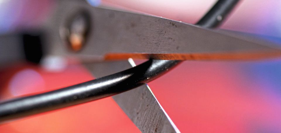 Weg mit dem Kabel: Drahtlos übertragene Elektrizität ist vielleicht die richtige Lösung, um die Welt der Zukunft mit Strom zu versorgen. Weg mit dem Kabel: Drahtlos übertragene Elektrizität ist vielleicht die richtige Lösung, um die Welt der Zukunft mit Strom zu versorgen.