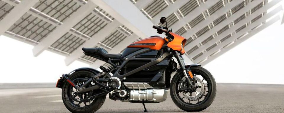 Das Livewire genannte Bike beschleunigt demnach in weniger als 3,5 Sekunden aus dem Stand auf 60 Meilen pro Stunde, was knapp 100 km/h entspricht. Das Livewire genannte Bike beschleunigt demnach in weniger als 3,5 Sekunden aus dem Stand auf 60 Meilen pro Stunde, was knapp 100 km/h entspricht.