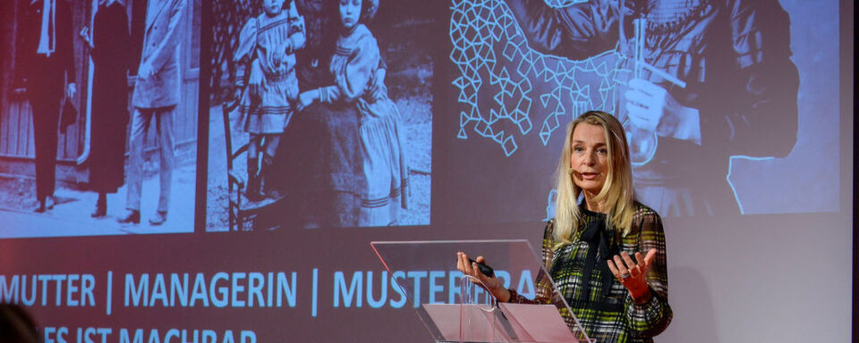 Wie aus einer veröffentlichten Auswertung des Prüfungs- und Beratungsunternehmens EY hervorgeht, arbeiten in deutschen Unternehmen arbeiten immer mehr Frauen im Top-Management. Wie aus einer veröffentlichten Auswertung des Prüfungs- und Beratungsunternehmens EY hervorgeht, arbeiten in deutschen Unternehmen arbeiten immer mehr Frauen im Top-Management.