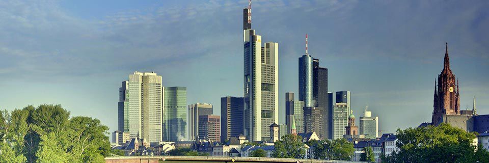 Die Finanzbranche wird 2019 nicht umhinkommen, Legacy-Systeme durch flexiblere Infrastrukturen zu ersetzen. Die Finanzbranche wird 2019 nicht umhinkommen, Legacy-Systeme durch flexiblere Infrastrukturen zu ersetzen.