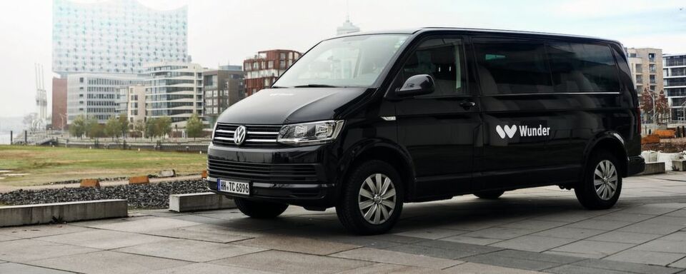 Shuttles sollen die Mobilität in Städten von Grund auf verbessern. Viele Hersteller und Zulieferer arbeiten an Transportfahrzeugen, die bestenfalls automatisiert Fahren und Gäste transportieren. Shuttles sollen die Mobilität in Städten von Grund auf verbessern. Viele Hersteller und Zulieferer arbeiten an Transportfahrzeugen, die bestenfalls automatisiert Fahren und Gäste transportieren.