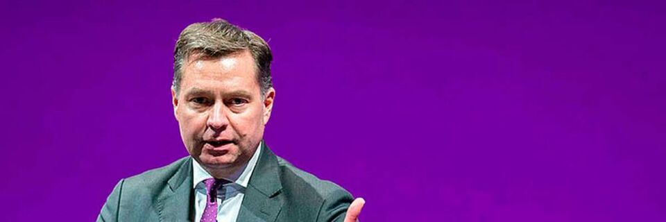 Der Bundesinnenminister wurde auf der dbb-Jahrestagung durch den Staatssekretär Stephan Mayer vertreten Der Bundesinnenminister wurde auf der dbb-Jahrestagung durch den Staatssekretär Stephan Mayer vertreten