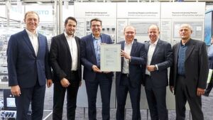 Vertragsunterzeichnung auf der Messe SPS IPC Drives 2018 in Nürnberg. Von links nach rechts: Michael Gschwendtner (Festo), Manuel Gschwend (Conrad), Thomas Otto (Festo), Michael Schlagenhaufer (Conrad), Jürgen Norbisrath (Festo), Martin Schertl (Conrad) Vertragsunterzeichnung auf der Messe SPS IPC Drives 2018 in Nürnberg. Von links nach rechts: Michael Gschwendtner (Festo), Manuel Gschwend (Conrad), Thomas Otto (Festo), Michael Schlagenhaufer (Conrad), Jürgen Norbisrath (Festo), Martin Schertl (Conrad)