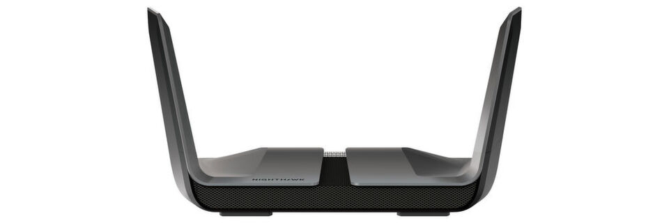 Die beiden MIMO-Antennenarrays stecken in den Flügeln des Netgear Nighthawk AX8. Die beiden MIMO-Antennenarrays stecken in den Flügeln des Netgear Nighthawk AX8.
