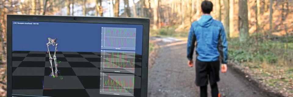 Beim mobilen Bewegungs-Feedback analysieren sieben tragbare Sensoren an Becken, Beinen und Füßen den Gang. Beim mobilen Bewegungs-Feedback analysieren sieben tragbare Sensoren an Becken, Beinen und Füßen den Gang.