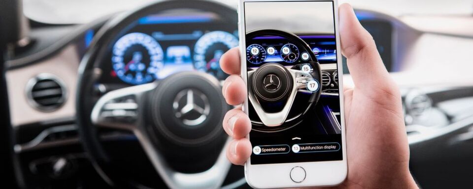 Die App „Ask Mercedes“ erklärt dem Fahrer Cockpit-Funktionen und Bedienelemente. Die App „Ask Mercedes“ erklärt dem Fahrer Cockpit-Funktionen und Bedienelemente.