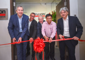 Neue Vertriebsgesellschaft Southeast Asia (von links): Martin Zimmermann, Chief Sales Officer und SEA-Direktor, Marc Gottenkieny, Head of Business Management APAC und SEA-Direktor, Eugen Elmiger, CEO der Maxon Group, sowie die SEA-Direktoren Teo Cher Koon und Lau Choon Guan eröffnen das Maxon-Büro in Singapur. Neue Vertriebsgesellschaft Southeast Asia (von links): Martin Zimmermann, Chief Sales Officer und SEA-Direktor, Marc Gottenkieny, Head of Business Management APAC und SEA-Direktor, Eugen Elmiger, CEO der Maxon Group, sowie die SEA-Direktoren Teo Cher Koon und Lau Choon Guan eröffnen das Maxon-Büro in Singapur.