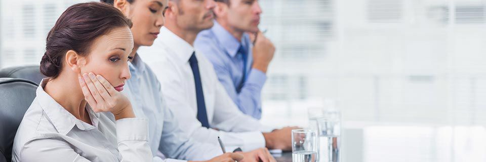 Acht von zehn Büroangestellten gaben an, an ihrem Arbeitsplatz produktiver zu sein als in Meetings. Acht von zehn Büroangestellten gaben an, an ihrem Arbeitsplatz produktiver zu sein als in Meetings.