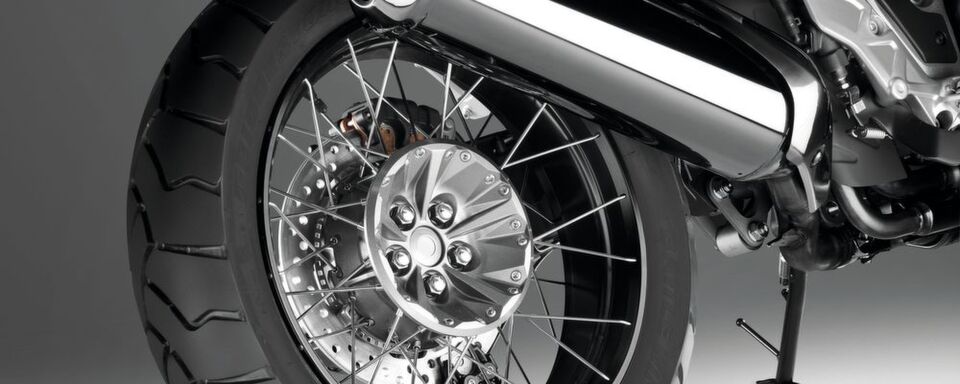 Bild 1: Speichenräder sind bei vielen Motorradfahrern nach wie vor sehr beliebt. Bild 1: Speichenräder sind bei vielen Motorradfahrern nach wie vor sehr beliebt.