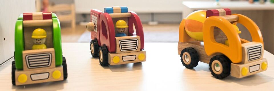 Während die Eltern arbeiten, können die Kinder in der betriebseigenen Kindertagesstätte spielen. Während die Eltern arbeiten, können die Kinder in der betriebseigenen Kindertagesstätte spielen.