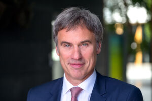 Bitkom-Präsident Achim Berg: "Wohl noch nie war eine Frequenzversteigerung mit einer solchen Fülle an Unsicherheiten behaftet. Unklar ist u.a., ob die Vergaberegeln und Versorgungsauflagen überhaupt Bestand haben werden." Bitkom-Präsident Achim Berg: "Wohl noch nie war eine Frequenzversteigerung mit einer solchen Fülle an Unsicherheiten behaftet. Unklar ist u.a., ob die Vergaberegeln und Versorgungsauflagen überhaupt Bestand haben werden."
