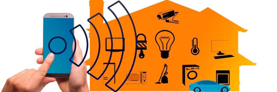 Für Unternehmen eröffnet Smart Home neue Geschäftsfelder, denn die Anbieter profitieren vor allem von den gesammelten Daten der Nutzer - sofern die Persönlichkeitsrechte nicht verletzt werden und sich Unbefugte keinen Zugang zu den Daten verschaffen. Für Unternehmen eröffnet Smart Home neue Geschäftsfelder, denn die Anbieter profitieren vor allem von den gesammelten Daten der Nutzer - sofern die Persönlichkeitsrechte nicht verletzt werden und sich Unbefugte keinen Zugang zu den Daten verschaffen.
