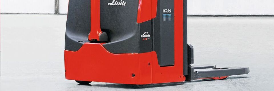 Hubwagen mit Lithium-Ionen-Akku von Linde Material Handling hat BLG Logistics erstanden. Hubwagen mit Lithium-Ionen-Akku von Linde Material Handling hat BLG Logistics erstanden.