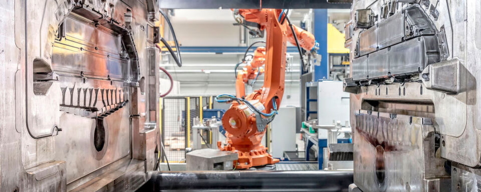 KS Huayu Alutech investiert rund 35 Millionen Euro in den Neubau einer 5.000 Quadratmeter großen Produktionshalle für Strukturbauteile aus Aluminium. KS Huayu Alutech investiert rund 35 Millionen Euro in den Neubau einer 5.000 Quadratmeter großen Produktionshalle für Strukturbauteile aus Aluminium.