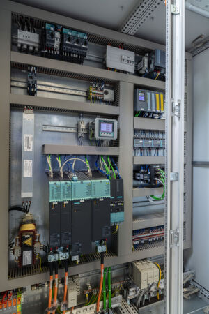 Alles auf einen Blick: Über die von Hofmann auf Basis von Simatic WinCC selbst programmierte Benutzeroberfläche sind sämtliche Reifendaten jederzeit einsehbar. Alles auf einen Blick: Über die von Hofmann auf Basis von Simatic WinCC selbst programmierte Benutzeroberfläche sind sämtliche Reifendaten jederzeit einsehbar.