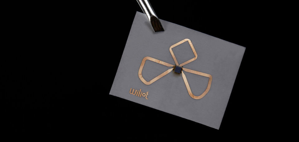 Batterielos funken: Das Bluetooth-basierte Sensor-Tag von Wiliot lässt sich beispielsweise auf Verpackungen aufkleben. Batterielos funken: Das Bluetooth-basierte Sensor-Tag von Wiliot lässt sich beispielsweise auf Verpackungen aufkleben.
