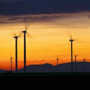 Reibungslos: Damit Windkraftanlagen zuverlässig Strom produzieren können, ist eine zuverlässige Überwachung rund um die Uhr wichtig. Präzise Sensorik stellt die Überprüfung in Echtzeit sicher. Reibungslos: Damit Windkraftanlagen zuverlässig Strom produzieren können, ist eine zuverlässige Überwachung rund um die Uhr wichtig. Präzise Sensorik stellt die Überprüfung in Echtzeit sicher.