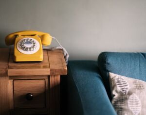 Um neue Kunden zu gewinnen, müssen Mitarbeiter auch bei spontanen Anrufen souverän reagieren können. Um neue Kunden zu gewinnen, müssen Mitarbeiter auch bei spontanen Anrufen souverän reagieren können.