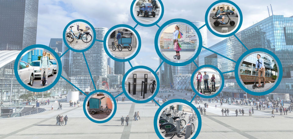 Zwar sind 50 bis 60% aller Fahrten in Städten kürzer als acht Kilometer und kommen damit für E-Roller, E-Bikes oder E-Tretroller in Frage – doch spielen Wetter, Produktangebot und Kundenakzeptanz eine wichtige Rolle. Zwar sind 50 bis 60% aller Fahrten in Städten kürzer als acht Kilometer und kommen damit für E-Roller, E-Bikes oder E-Tretroller in Frage – doch spielen Wetter, Produktangebot und Kundenakzeptanz eine wichtige Rolle.