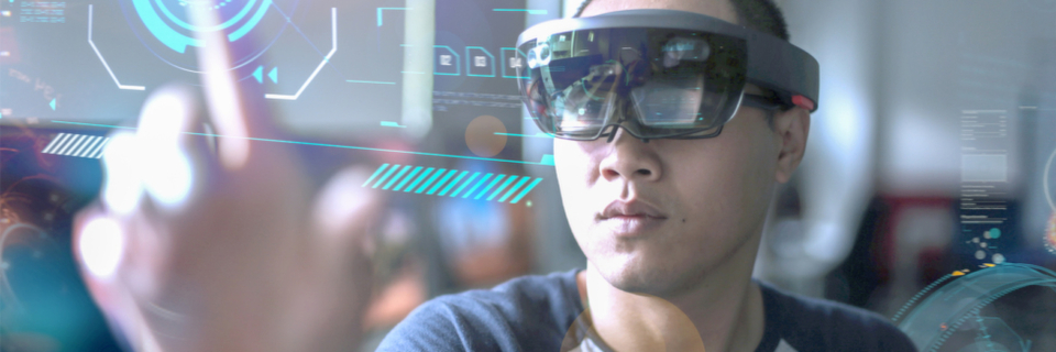 Mit Mixed Reality Anwendungen die Ausfallzeiten in der Produktion reduzieren. Mit Mixed Reality Anwendungen die Ausfallzeiten in der Produktion reduzieren.
