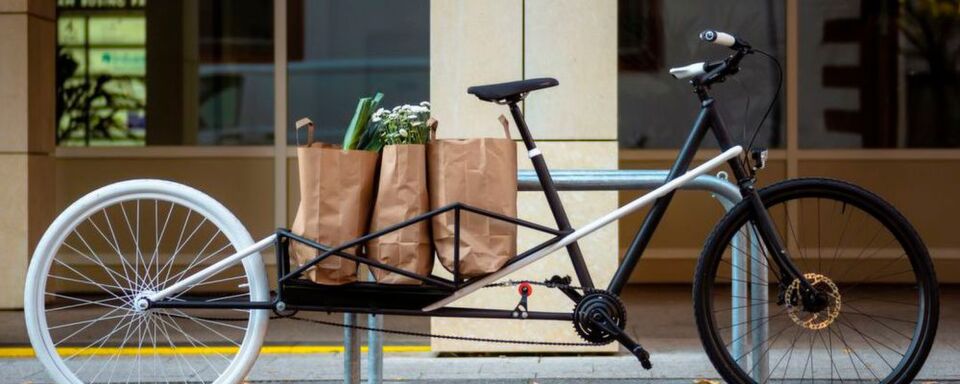 Wird das Hinterrad nach hinten geklappt, wächst das Convercycle von 1,80 auf 2,55 Meter. Wird das Hinterrad nach hinten geklappt, wächst das Convercycle von 1,80 auf 2,55 Meter.