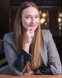 Ellen Kuder: „Nur wer sich während der gesamten Interaktion gut begleitet fühlt, wird zum zufriedenen Kunden.“ Ellen Kuder: „Nur wer sich während der gesamten Interaktion gut begleitet fühlt, wird zum zufriedenen Kunden.“