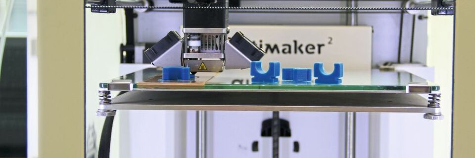 Auf diesem Desktopdrucker fertigt Lauda unter anderem Klipps für eine werkzeuglose Montage. Auf diesem Desktopdrucker fertigt Lauda unter anderem Klipps für eine werkzeuglose Montage.