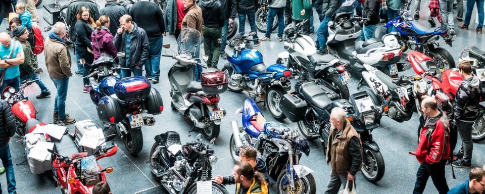Andrang auf dem Gebrauchtmotorradmarkt im Rahmen der diesjährigen Motorradwelt Bodensee in Friedrichshafen. Andrang auf dem Gebrauchtmotorradmarkt im Rahmen der diesjährigen Motorradwelt Bodensee in Friedrichshafen.