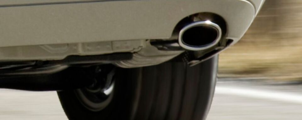 Konkret geht es bei den US-Klagen um Stickoxid-Emissionen von Fahrzeugen mit Bluetec-Dieselmotoren. Konkret geht es bei den US-Klagen um Stickoxid-Emissionen von Fahrzeugen mit Bluetec-Dieselmotoren.