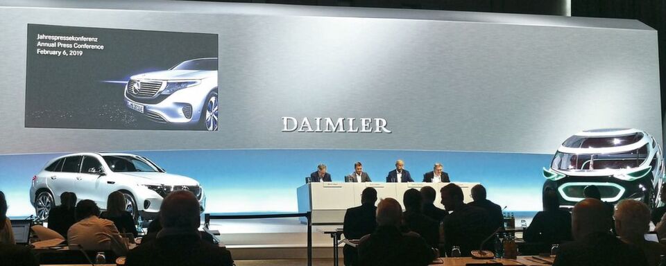 Die letzte Bilanz die Daimler-Chef Dieter Zetsche vorstellte, ist ernüchternd. Der scheidende Vorstand sieht aber Chancen in den Zukunftsthemen Connected, Autonomous, Shared und Electric (CASE). Die letzte Bilanz die Daimler-Chef Dieter Zetsche vorstellte, ist ernüchternd. Der scheidende Vorstand sieht aber Chancen in den Zukunftsthemen Connected, Autonomous, Shared und Electric (CASE).