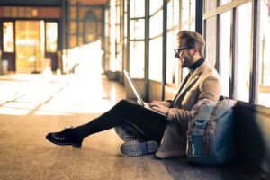 Eine gelungene Umstrukturierung ist heutzutage keine Seltenheit mehr. Durch die immer digitaler werdende Welt ändert sich der Arbeitsmarkt stetig und Berufswege entwickeln sich neu. Eine gelungene Umstrukturierung ist heutzutage keine Seltenheit mehr. Durch die immer digitaler werdende Welt ändert sich der Arbeitsmarkt stetig und Berufswege entwickeln sich neu.