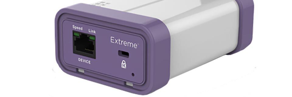 Der Adapter, der zwischen IoT-Gerät und Netzwerk platziert wird, ist Teil der Sicherheitslösung Defender for IoT. Der Adapter, der zwischen IoT-Gerät und Netzwerk platziert wird, ist Teil der Sicherheitslösung Defender for IoT.