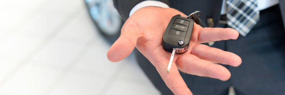 Einen Dienstwagen bieten Unternehmen eher selten neuen Mitarbeitern als Lockmittel an. Einen Dienstwagen bieten Unternehmen eher selten neuen Mitarbeitern als Lockmittel an.
