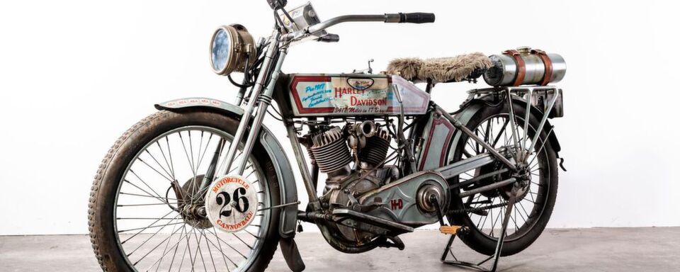 Bremen Classic Motorshow 2019: Die 1914er Harley-Davidson 10E war ein Highlight der Motorrad-Sonderschau „Das Jahrhundert der Coolness – US-amerikanische Motorräder aus 100 Jahren“. Bremen Classic Motorshow 2019: Die 1914er Harley-Davidson 10E war ein Highlight der Motorrad-Sonderschau „Das Jahrhundert der Coolness – US-amerikanische Motorräder aus 100 Jahren“.