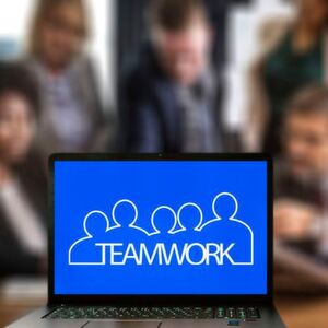 Ohne OPC UA kein Industrie 4.0! Nur mit standardisierter Kommunikation werden Feldgeräte, Maschinen und die Cloud zum Team. Ohne OPC UA kein Industrie 4.0! Nur mit standardisierter Kommunikation werden Feldgeräte, Maschinen und die Cloud zum Team.
