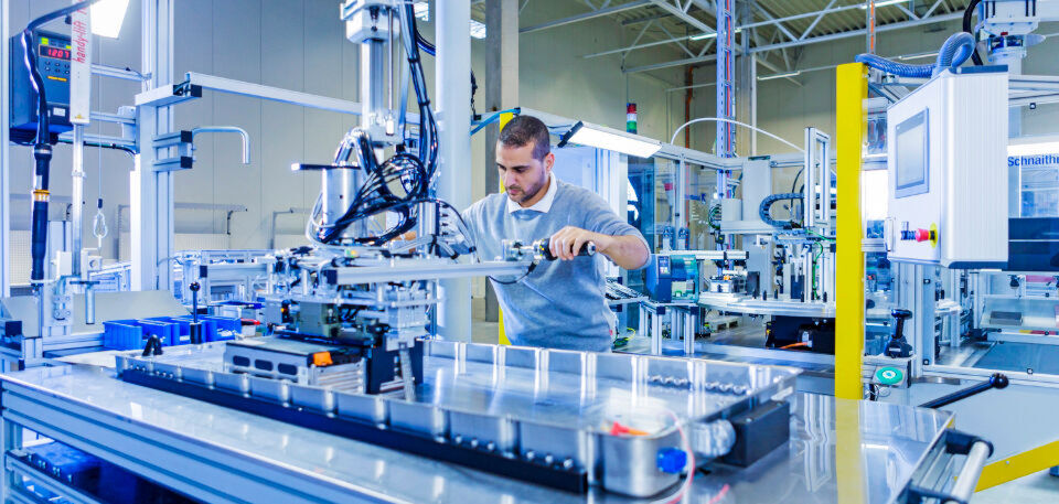 Produktion von Akkumulatoren bei Akasol in deren neuem Standort in Langen Produktion von Akkumulatoren bei Akasol in deren neuem Standort in Langen