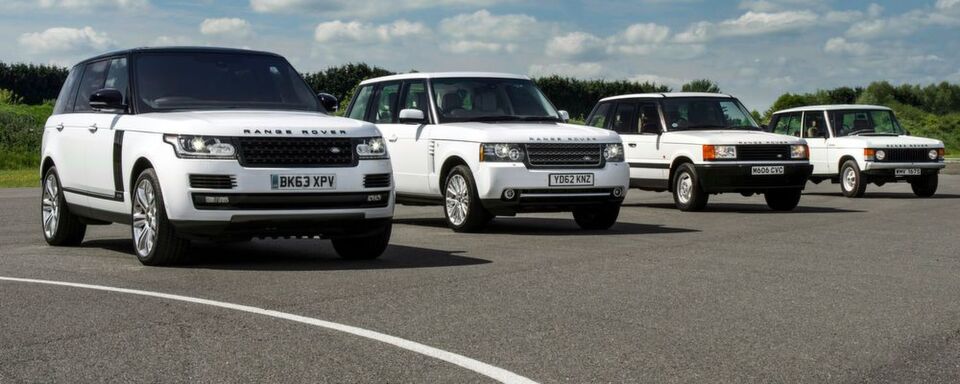 Alle vier Generationen des Range Rover. Seit 50 Jahren rollen die ikonischen Modelle über Straßen und im Gelände. Alle vier Generationen des Range Rover. Seit 50 Jahren rollen die ikonischen Modelle über Straßen und im Gelände.